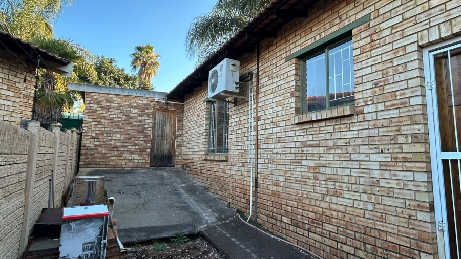 3 Bedroom Property for Sale in Safari Gardens North West